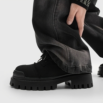 Vīriešu laivu kurpes: apaļa purngala, aizdare ar šņorēm, augšpuse no gumijas, zole no gumijas