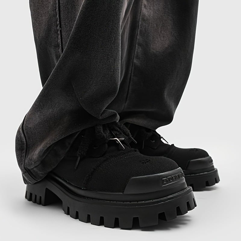 Vīriešu laivu kurpes: apaļa purngala, aizdare ar šņorēm, augšpuse no gumijas, zole no gumijas