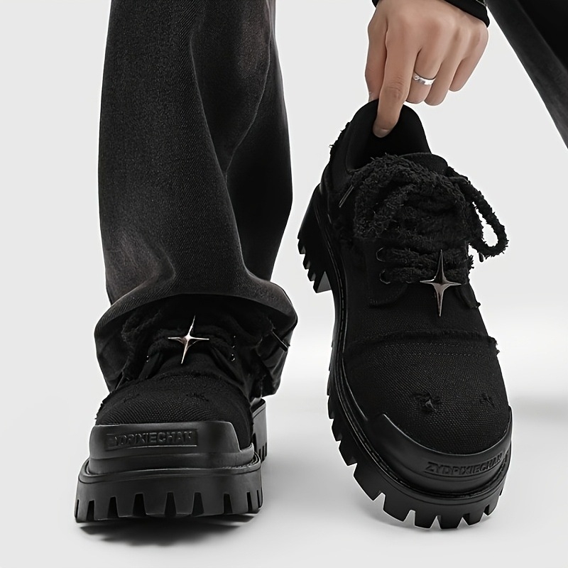 Vīriešu laivu kurpes: apaļa purngala, aizdare ar šņorēm, augšpuse no gumijas, zole no gumijas