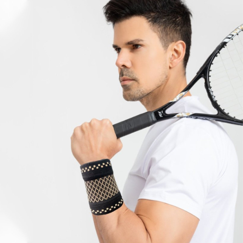 Riešo juosta su vario jonais - prakaitą sugeriantis, kvėpuojanti, aukštas elastingumas, tinkama badmintonui