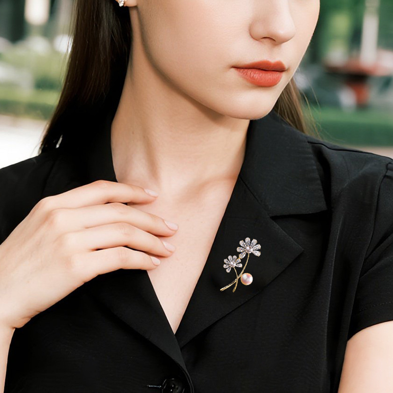 Gėlių formos segė, varis, elektroplatinimas, elegantiška (Medžiaga: Varis; Forma: Gėlė; Procesas: Elektroplatinimas)