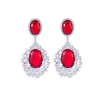 Σκουλαρίκια: Χαλκό με γεωμετρικό σχήμα σταγόνας, διακοσμημένα με ζιρκόνια, με ακίδες για τα αυτιά από 925 ασήμι, ελαφρύ στυλ πολυτέλειας