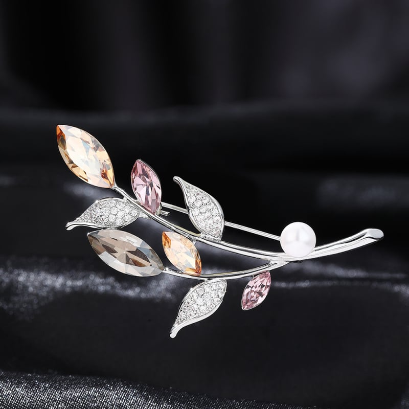 Gėlės formos segė su deimantų įdėklu, varinis pagrindas, cirkonio įdėklas, Princesių serija