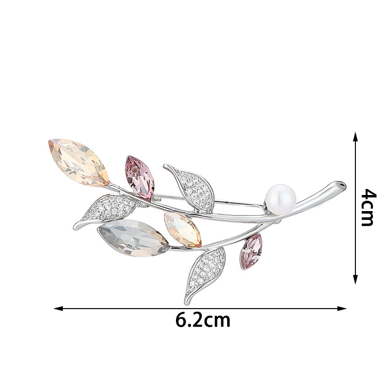 Gėlės formos segė su deimantų įdėklu, varinis pagrindas, cirkonio įdėklas, Princesių serija