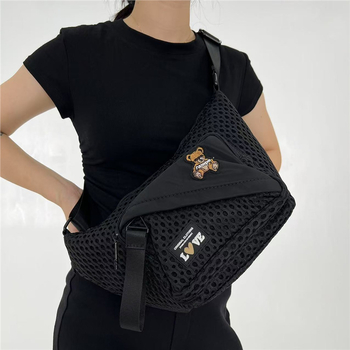 Geantă crossbody din nylon, stil urban minimalist, formă dreptunghiulară, închidere cu fermoar, căptușeală poliester-bumbac