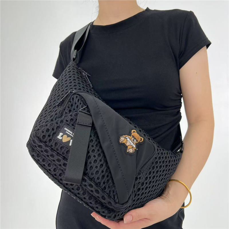 Geantă crossbody din nylon, stil urban minimalist, formă dreptunghiulară, închidere cu fermoar, căptușeală poliester-bumbac