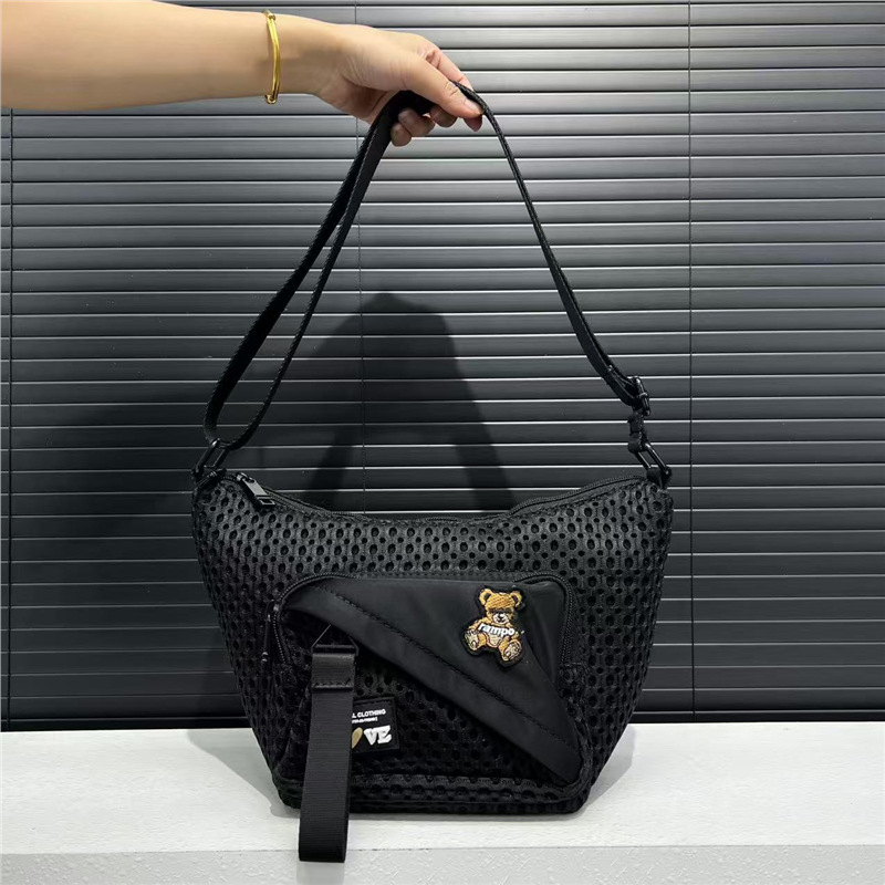 Geantă crossbody din nylon, stil urban minimalist, formă dreptunghiulară, închidere cu fermoar, căptușeală poliester-bumbac