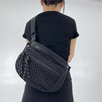 Τσάντα crossbody από διχτυωτό νάιλον, αστικός μινιμαλισμός, ορθογώνιο σχήμα, κλείσιμο με φερμουάρ, επένδυση πολυεστέρα