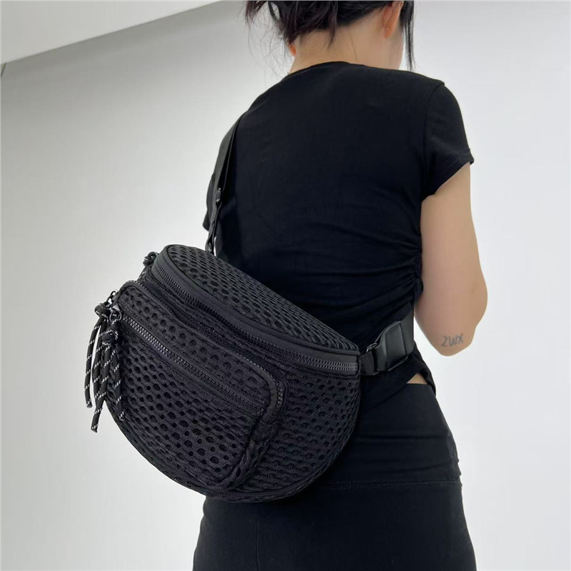 Nailono tinklinė crossbody rankinė, miesto minimalistinis stilius, stačiakampio formos, užtrauktuko uždarymas, poliesterio pamušalas