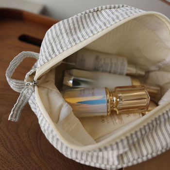 Τσαντάκι μακιγιάζ – ιαπωνικού στυλ, από ύφασμα, για χρήση σε αυτοκίνητο (Υλικό: ύφασμα; Στυλ: ιαπωνικό; Λειτουργία: χρήση σε αυτοκίνητο)