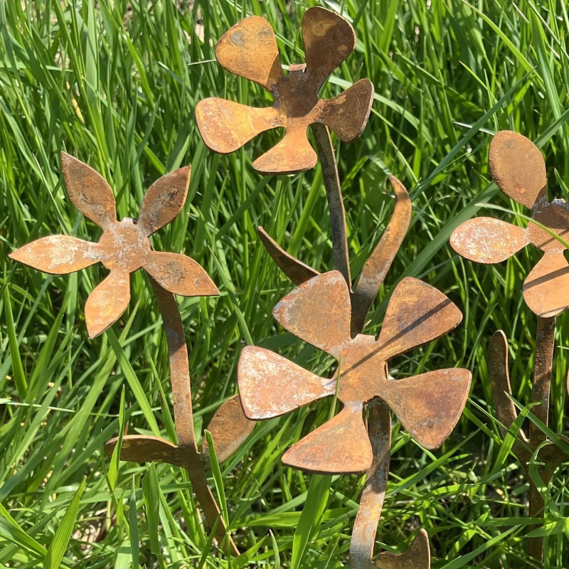 Suport metalic pentru flori - set de 5 piese - design original pentru artă de grădină în aer liber