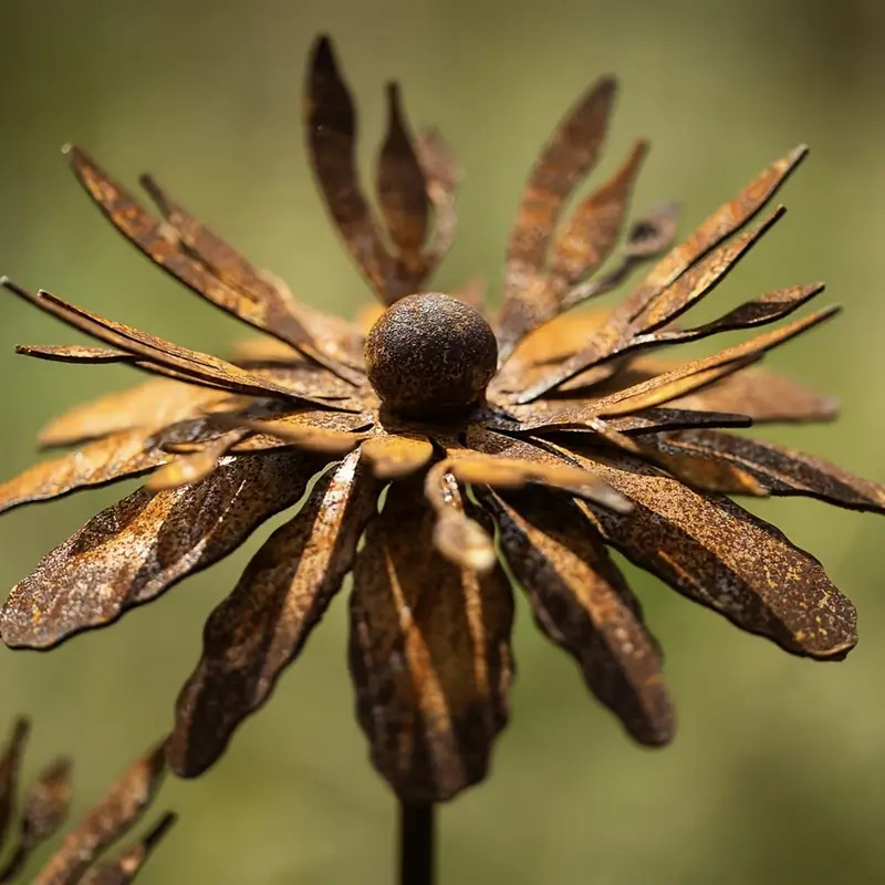 Μεταλλικό διακοσμητικό φυτό σε σχήμα άνθους για κήπο και γκαζόν – μεταλλική βάση στο έδαφος