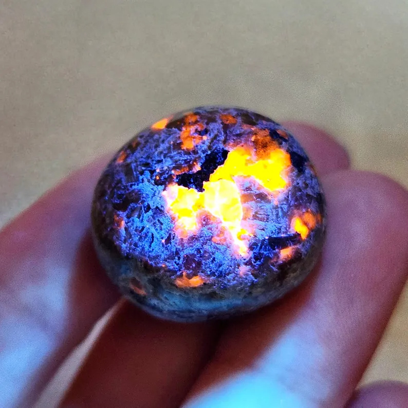  Kristályos diffúzorkő – geometriai forma, anyag Flame stone, termékkód Flame stone tumbled stone, csomagolás PP zacskó, stílus modern minimalist