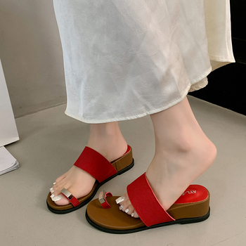 Zárt orrú szandál, PU felsőrész, gumitalp, kerek orr, mindennapi stílus, nyár 2025