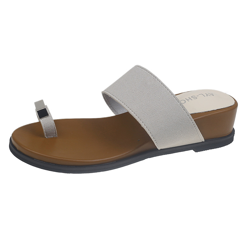 Zárt orrú szandál, PU felsőrész, gumitalp, kerek orr, mindennapi stílus, nyár 2025