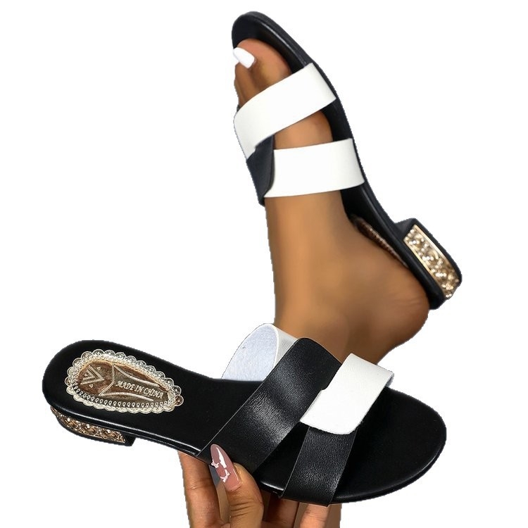 Atvirų pirštų sandalai su patchwork spalvų blokais, slip-on, be užsegimo, gumos pada, ruduo 2025