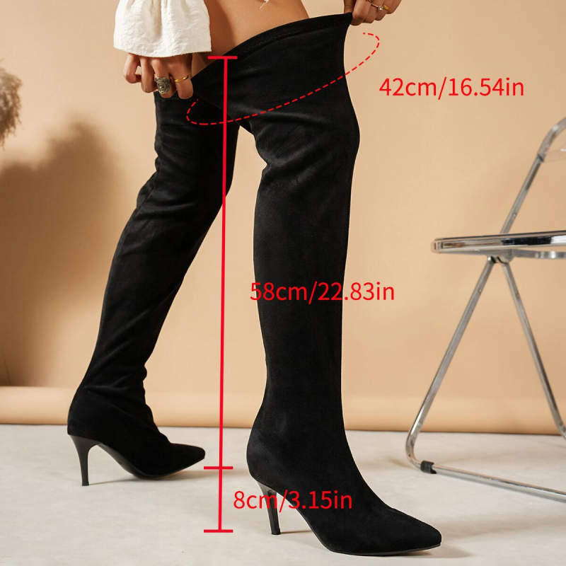 Moteriški ilgi batai su aukštu vamzdeliu, smailiu nosimi, siauru kulnu 6–8 cm, veliūrinis viršus, odinė įdėklė