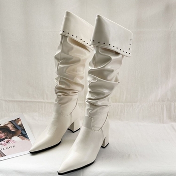 Moteriški batai, Europos ir Amerikos stilius, apvali nosis, storos kulnas, kulno aukštis 6–8 cm, vidutinio blauzdos ilgio