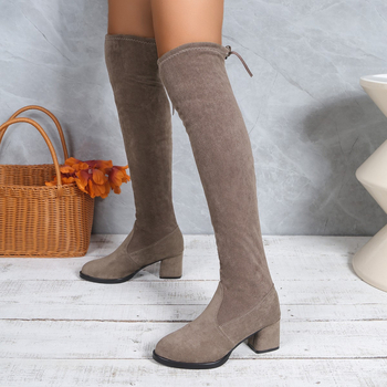 Μπότες πάνω από το γόνατο με σουέντ λεοπάρ σχέδιο, πίσω κορδόνια και φαρδύ τακούνι 6–8 cm