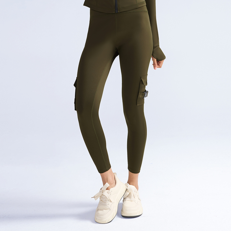 Дамски спортни панталони от полиестер и еластан, дълги до глезена, с множество джобове, формящи и тесен силует