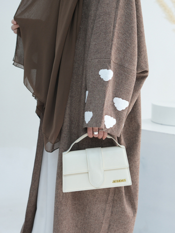 Μακρύ ρόμπα με μανίκια μπατγουίν και κέντημα με συννεφιά, ανοιχτή μπροστινή μεριά, φαρδύ καφτάν, πολυεστέρας 95%+, Καλοκαίρι 2025