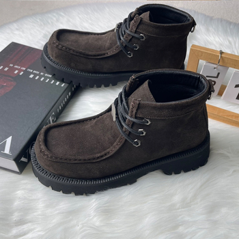 Derby μποτάκια με σουέτ επάνω μέρος, καουτσούκ σόλα, λειτουργία αύξησης ύψους, μπροστινό κορδόνι