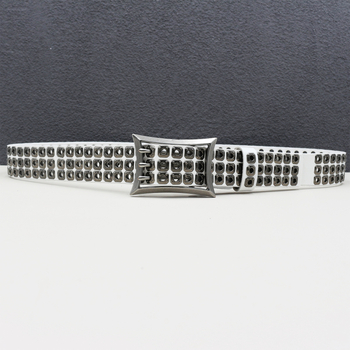 Ζώνη από γνήσιο δέρμα με ρητά ριβέ και πόρπα με πιν; πρωτότυπος σχεδιασμός; χαρακτηριστικά: δεύτερος στρώμα βοοειδούς δέρματος και κράμα αγκράμας.