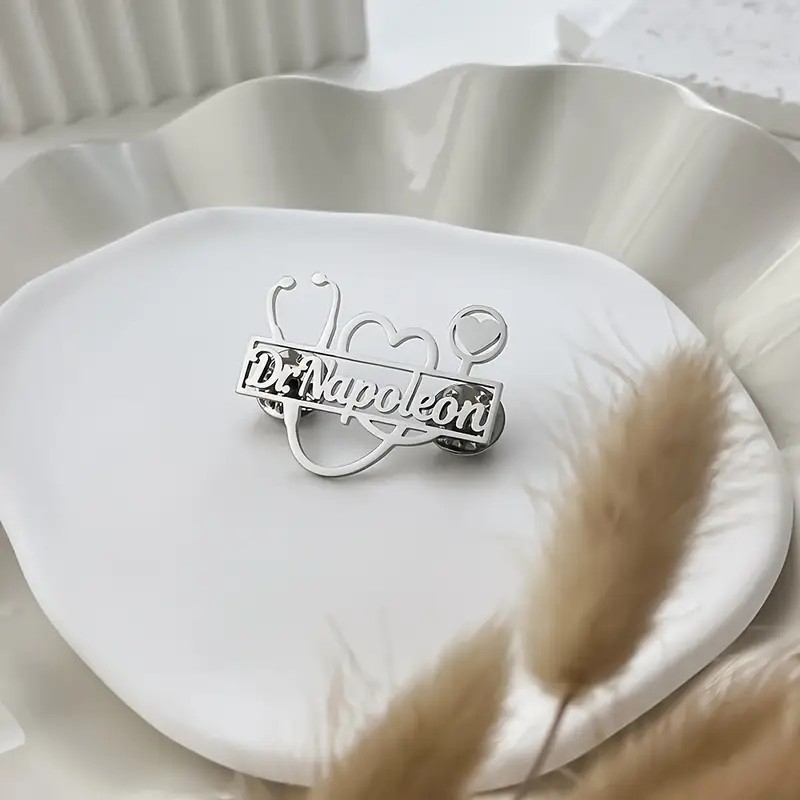 Nerūdijančio plieno raidžių segė – personalizuotas įrašas, vardinė plokštelė, unisex