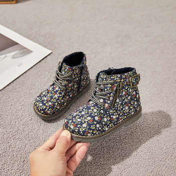 Παιδικά μποτάκια με φλοραλ σχέδιο, αντιολισθητική σόλα, πλαϊνό φερμουάρ; επάνω μέρος: Lycra stretch; σόλα: TPR; βελούδινη επένδυση