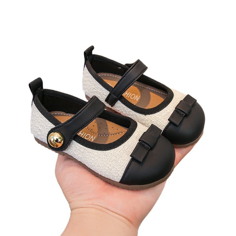 Princesės stiliaus mergaičių bateliai: viršus sintetinė oda, padas guma, užsegimas Velcro, vidpadis oda, kvėpuojantys, neslidūs