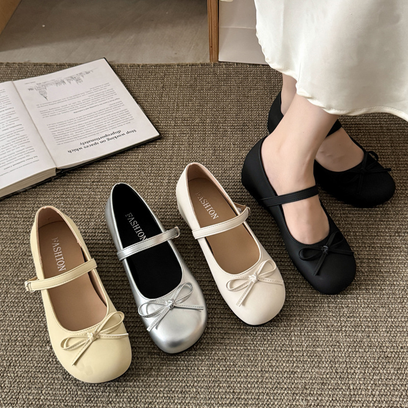 Mary Jane baleto bateliai su kvadratine nosimi, dirbtinė PU viršutinė medžiaga, žemas kulnas 1–3 cm, užsegimas vienos juostelės