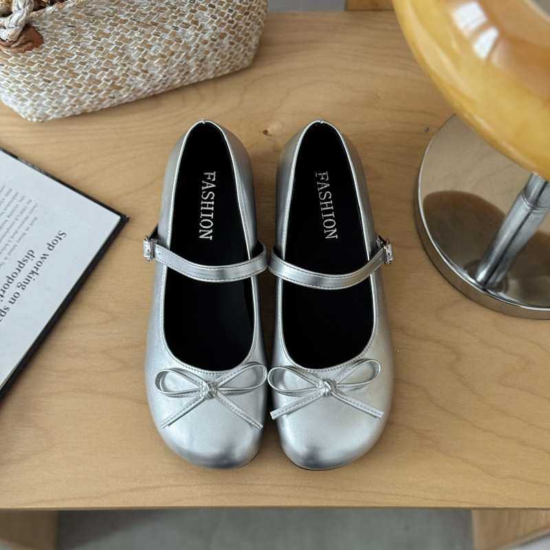 Mary Jane baleto bateliai su kvadratine nosimi, dirbtinė PU viršutinė medžiaga, žemas kulnas 1–3 cm, užsegimas vienos juostelės