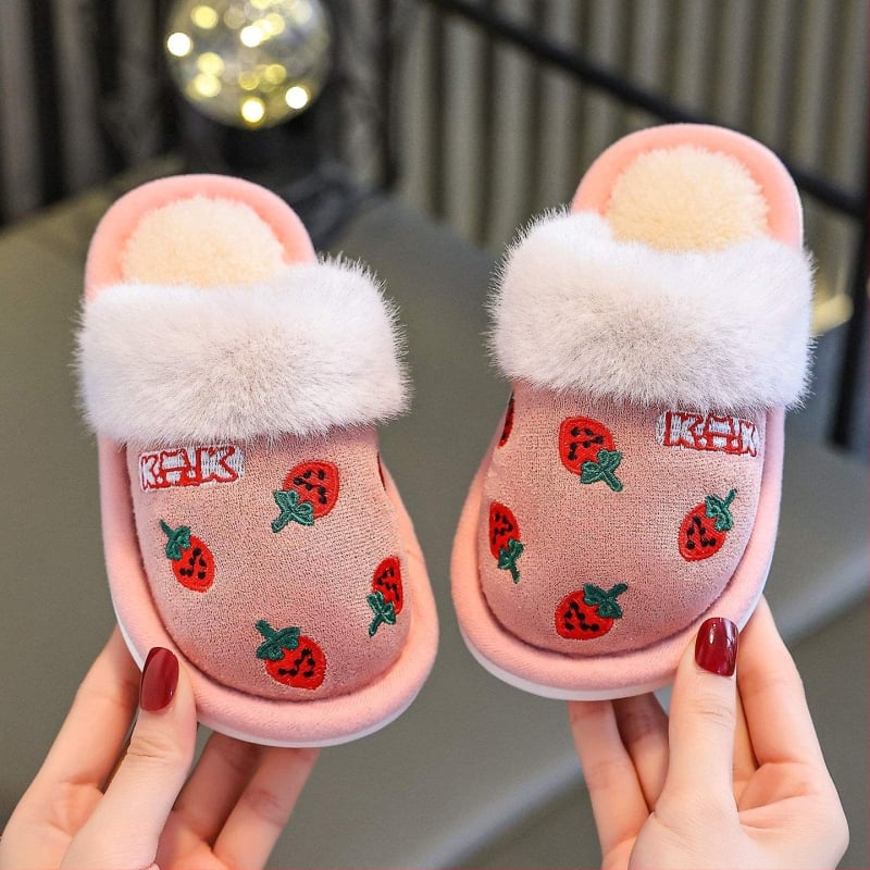 Παιδικές παντόφλες για κορίτσια με σχέδιο φράουλας σε καρτούν, αντιολισθητική σόλα PVC, μαλακές και ελαφριές, για φθινοπωρινή–χειμερινή χρήση στο σπίτι