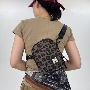 Νάιλον τσάντα ώμου με λεοπάρ σχέδιο, τσέπη για κινητό, κλείσιμο με φερμουάρ, μονή ιμάντας