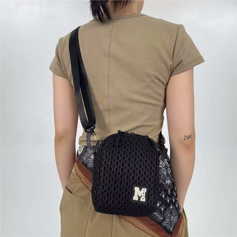 Nailona plecu soma ar leopardu rakstu, telefona kabata, rāvējslēdzēja aizvēršana, viena siksna