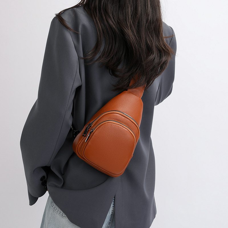 Krosbody rankinė iš tikros odos, top grain karvės odos, miesto minimalistinis stilius, užtrauktukas, poliesterio pamušalas