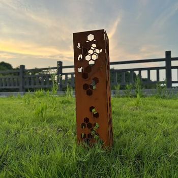 Dārza kolonna, dekoratīva skulptūra ar pastorālu dabisko stilu, dzelzs konstrukcija (Materiāls: Dzelzs; Kategorija: Dzelzs mākslas ziedu ievietojums; Pielietojuma aina: Universāla, Dārzs)