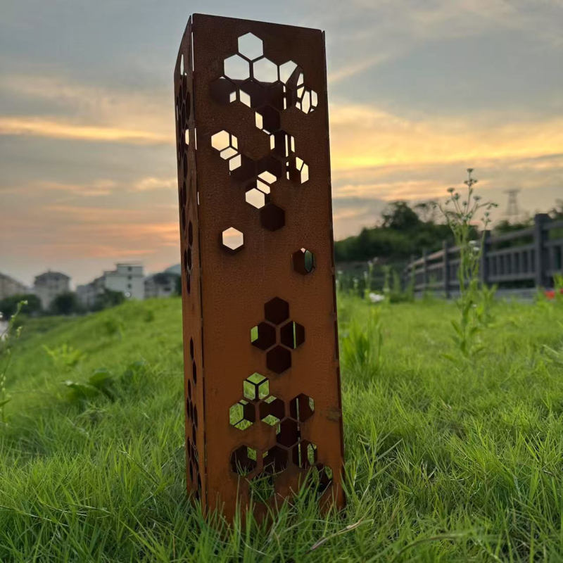 Dārza kolonna, dekoratīva skulptūra ar pastorālu dabisko stilu, dzelzs konstrukcija (Materiāls: Dzelzs; Kategorija: Dzelzs mākslas ziedu ievietojums; Pielietojuma aina: Universāla, Dārzs)