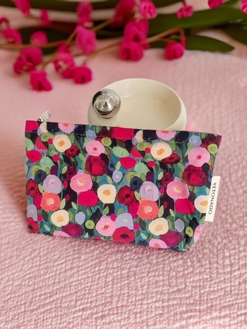 Κοσμητική τσάντα με μοτίβο λουλουδιών σε ελαιογραφία – εξωτερικό πολυεστέρας, επένδυση από καμβά, μάρκα Blings, μοντέλο Bls77