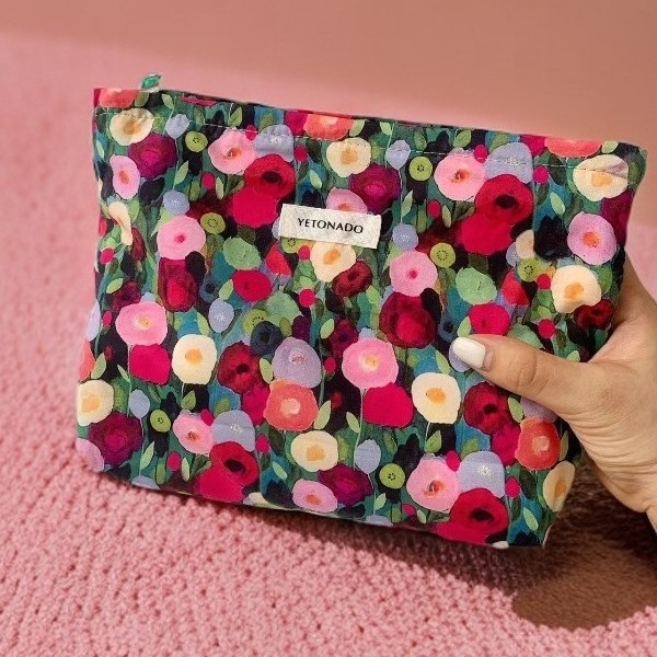 Kosmetinė rankinė su aliejinės tapybos gėlių raštu – išorė poliesteris, vidinis pamušalas kanva, prekinis ženklas Blings, modelis Bls77