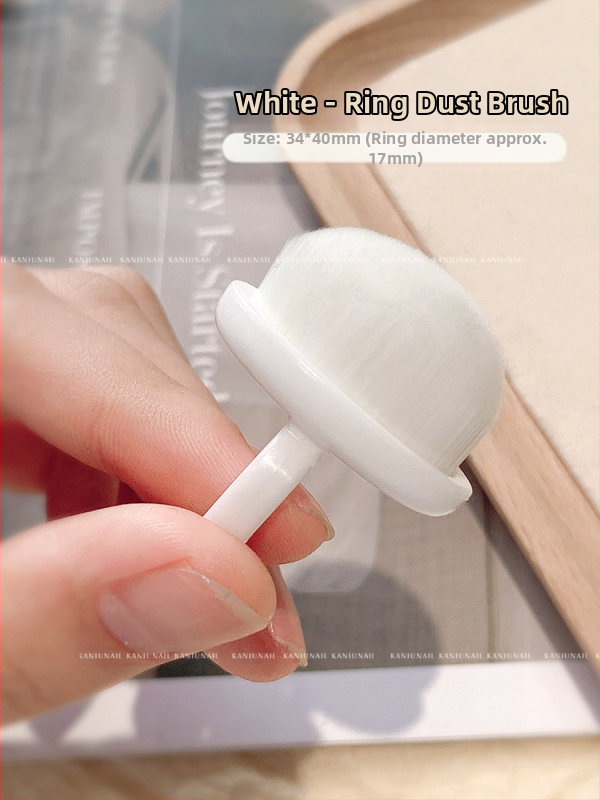 Nagu putekļu suku komplekts – priekšējā gredzenveida putekļu suka, aizmugurējā mala putekļu suka, smalka, maiga šķiedru suka ar pirksta aizsargu, nagu tīrīšanas instruments