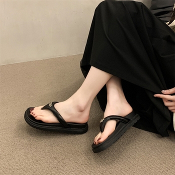 Γυναικείες παντόφλες με φαρδιά σόλα, PU επάνω, PU εσωτερικό, TPE σόλα, σχέδιο Herringbone, χαλαρό στυλ, σανδάλια παραλίας (2025 καλοκαίρι)