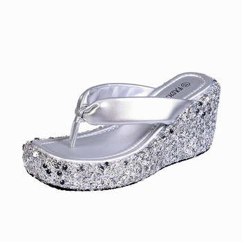 Női szandálok négyszögletes orrú, PU felsőrész, gumírozott talp, koreai stílus.