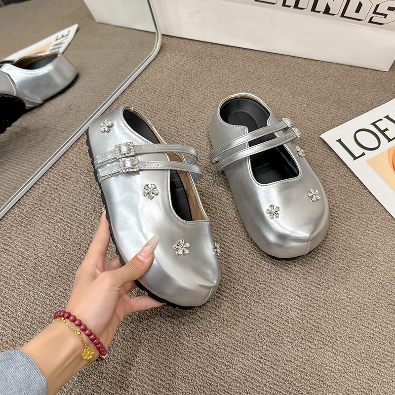 Női slip-on papucs PU felsőrésszel és gumírozott talppal, toe-cap elülső résszel, kerek orr, laza stílus, nyár 2025