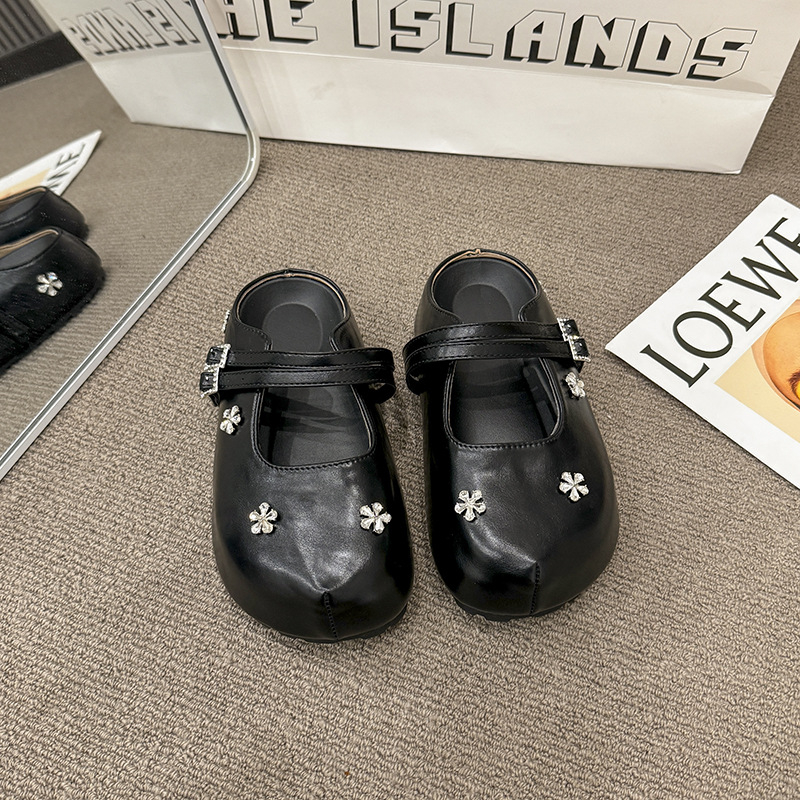 Női slip-on papucs PU felsőrésszel és gumírozott talppal, toe-cap elülső résszel, kerek orr, laza stílus, nyár 2025