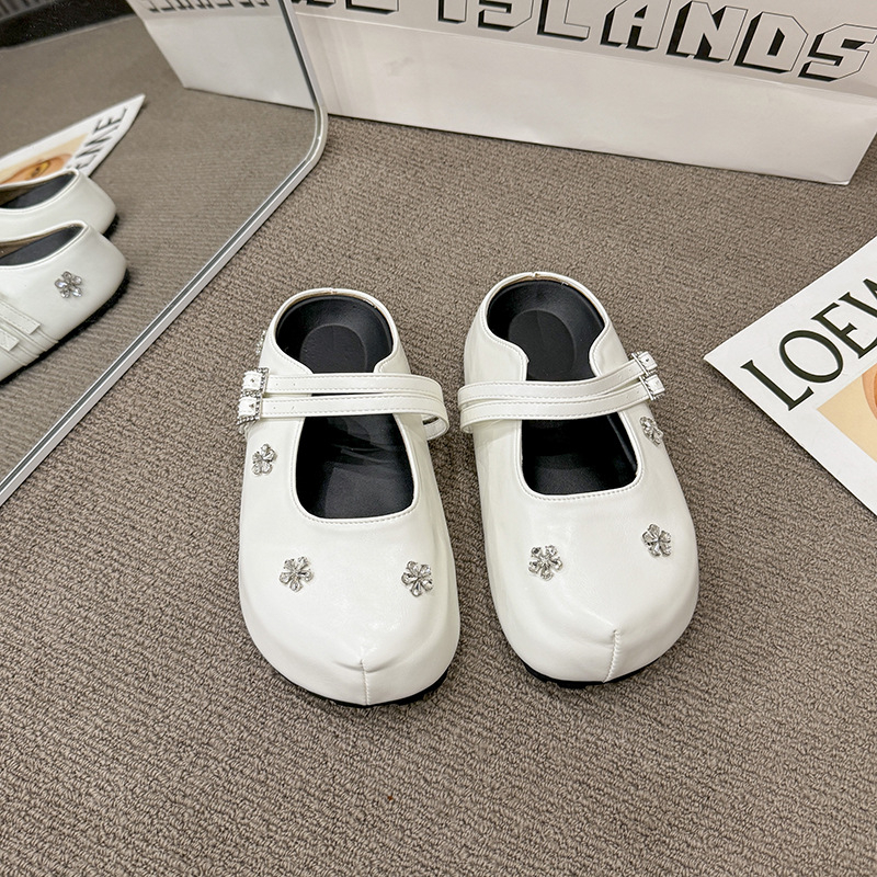 Női slip-on papucs PU felsőrésszel és gumírozott talppal, toe-cap elülső résszel, kerek orr, laza stílus, nyár 2025