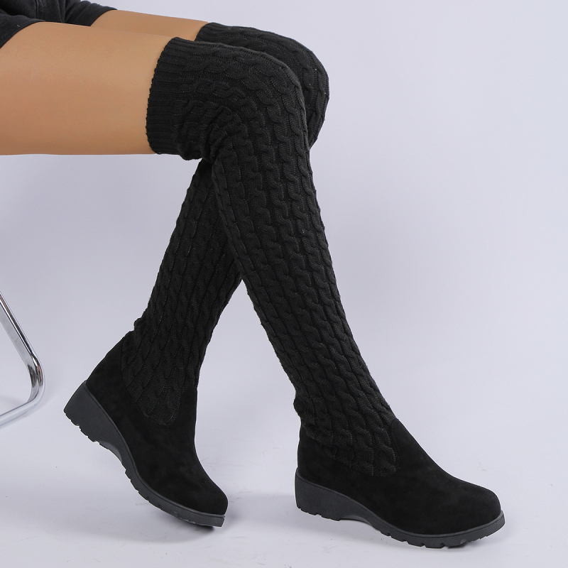 Virš kelių esantys elastiniai megztiniai auliniai batai su apvaliu pirštu, vidutinio kulno 3–5 cm, guminė padas