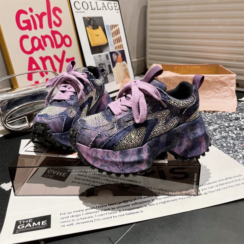 Sievietēm ikdienas kedas – elpojošas, augstuma palielināšana, augšdaļa no mikrošķiedras un tīkla, PU vidējā zole, pretslīdēšanas gumijas zole, šņorējamas