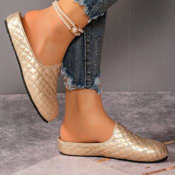 Sieviešu slip-on kurpes ar nošūtiem detaļām Lolita stilā, augšējā materiāla TPR, zole PUR, platforma, zoles biezums virs 11 cm.