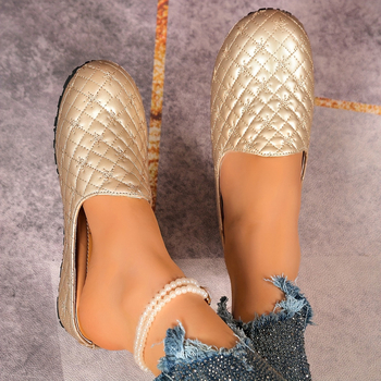 Sieviešu slip-on kurpes ar nošūtiem detaļām Lolita stilā, augšējā materiāla TPR, zole PUR, platforma, zoles biezums virs 11 cm.